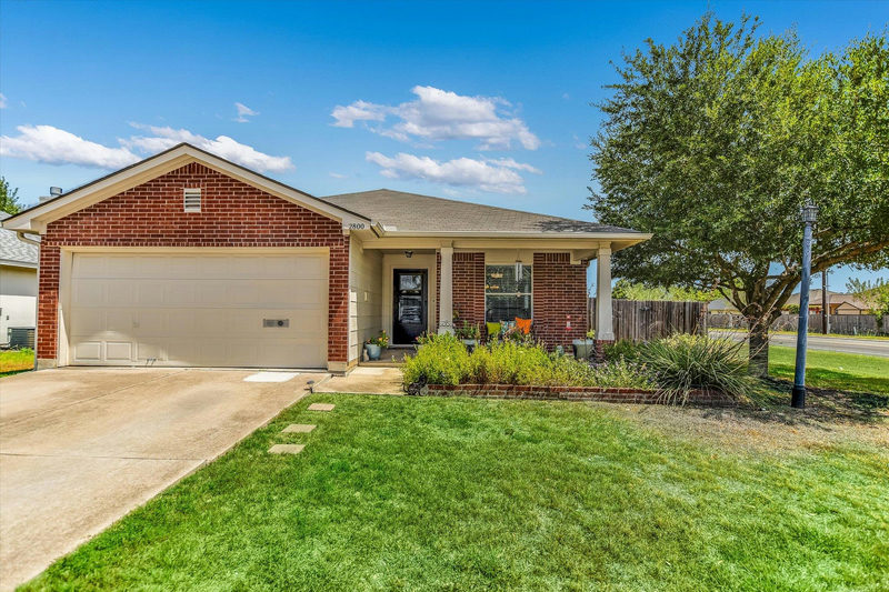 2800 Tyler Ln — exterior