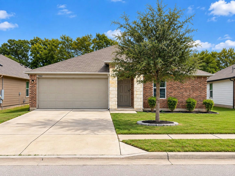 19412 Great Falls Dr — exterior