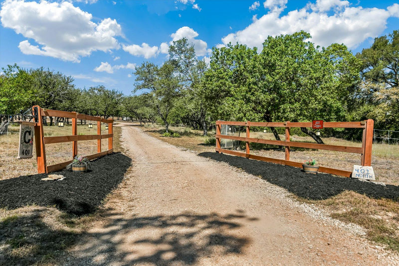 401 N RAINBOW RANCH Rd — exterior