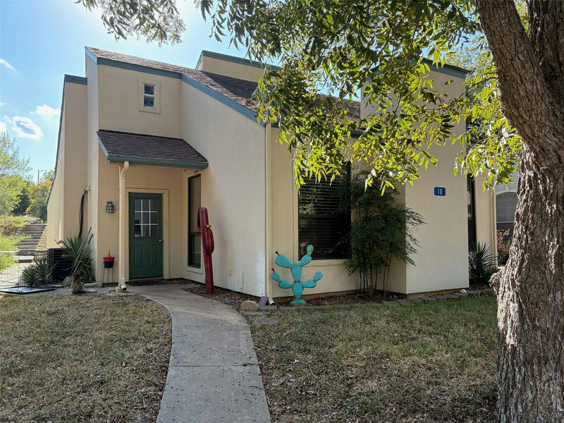 10 Townhouse Cir — exterior