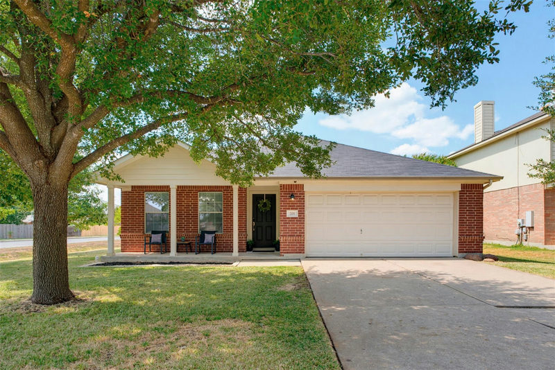 201 Hanstrom Dr — exterior