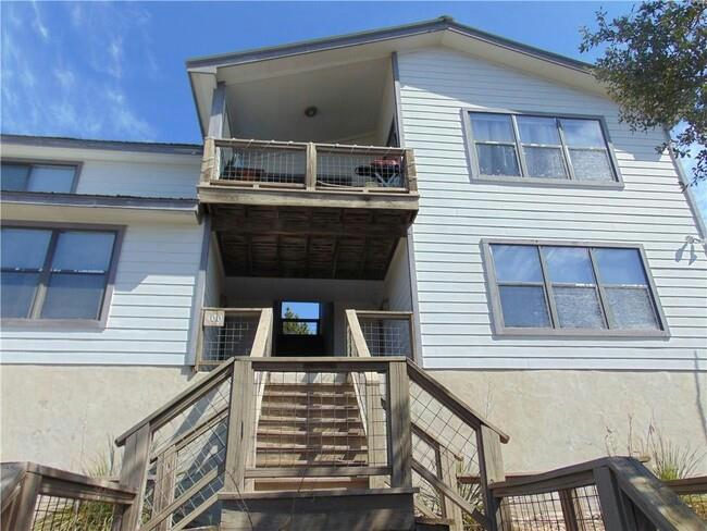 400 Eagles Nest Dr — exterior