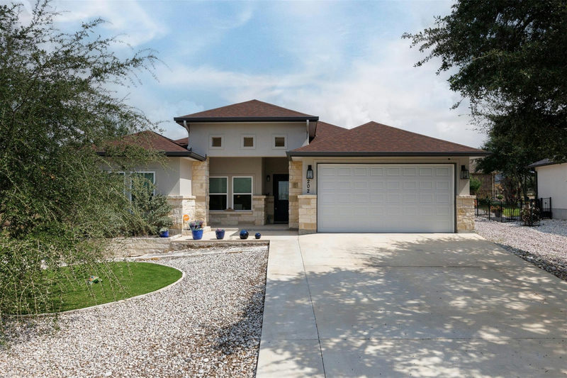 202 ROY NICHOLS DR — exterior