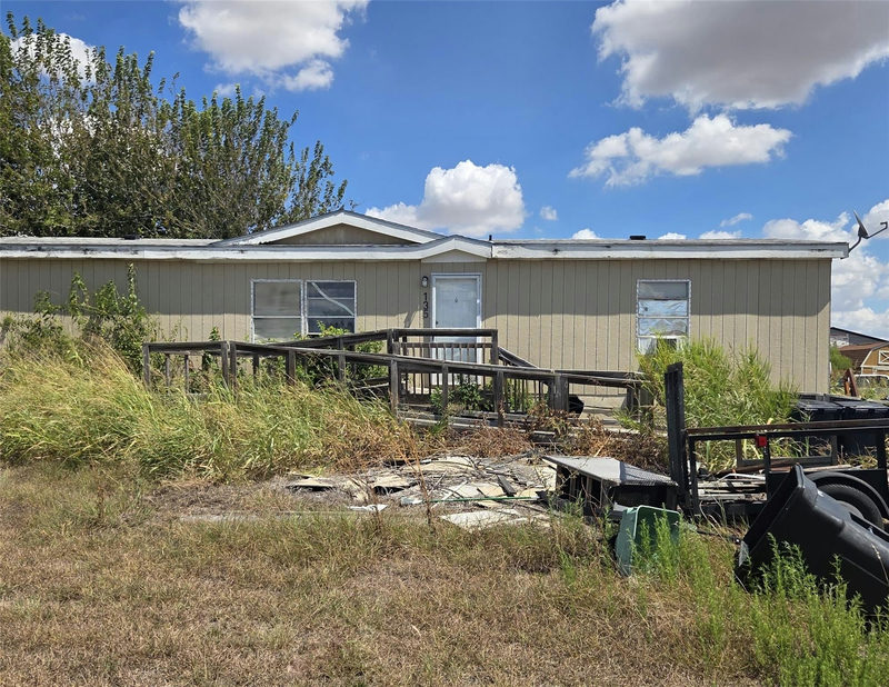 135 Mustang Creek North Loop — exterior