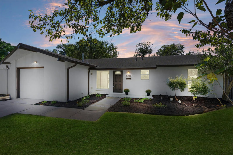 8303 Briarwood Ln — exterior