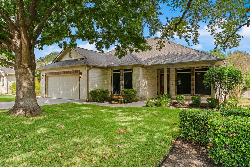 302 Brazos Dr — exterior