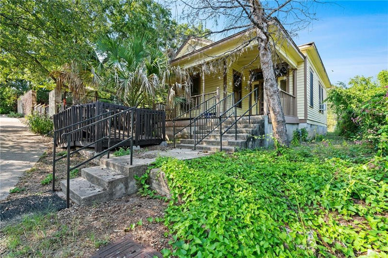 1008 E 8th St — exterior
