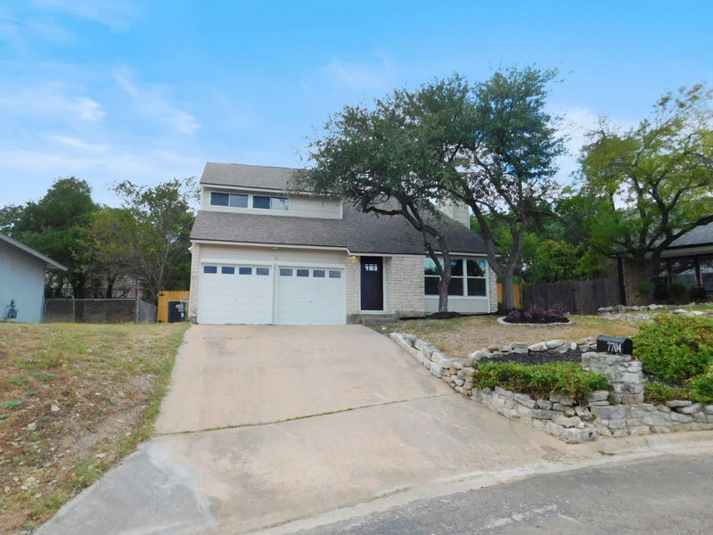 7704 FENTON Cv — exterior