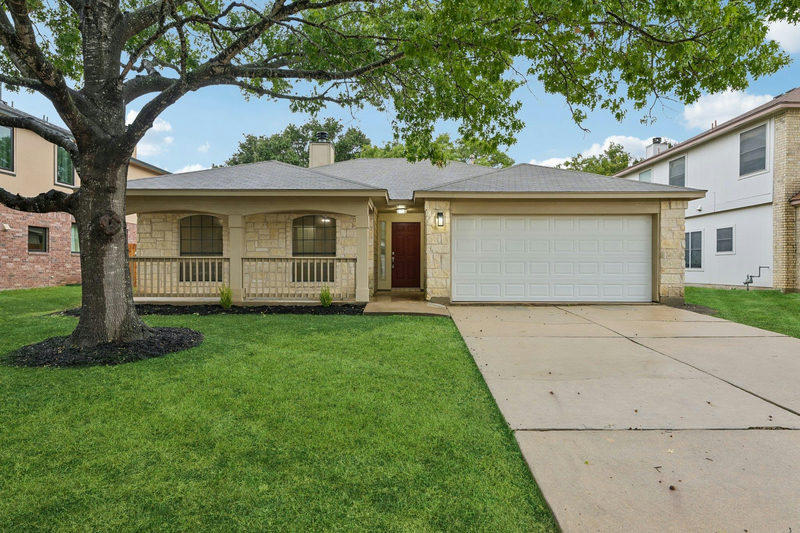 500 Britni Loop — exterior