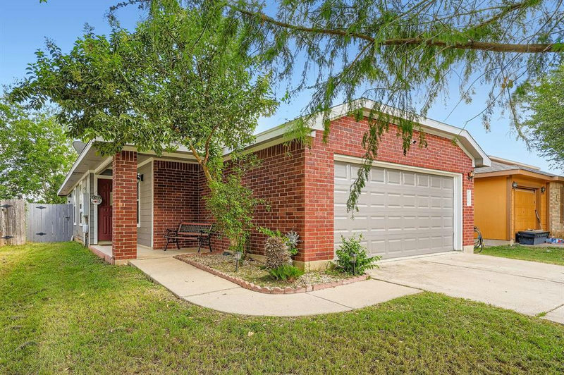 3309 Crownover St — exterior