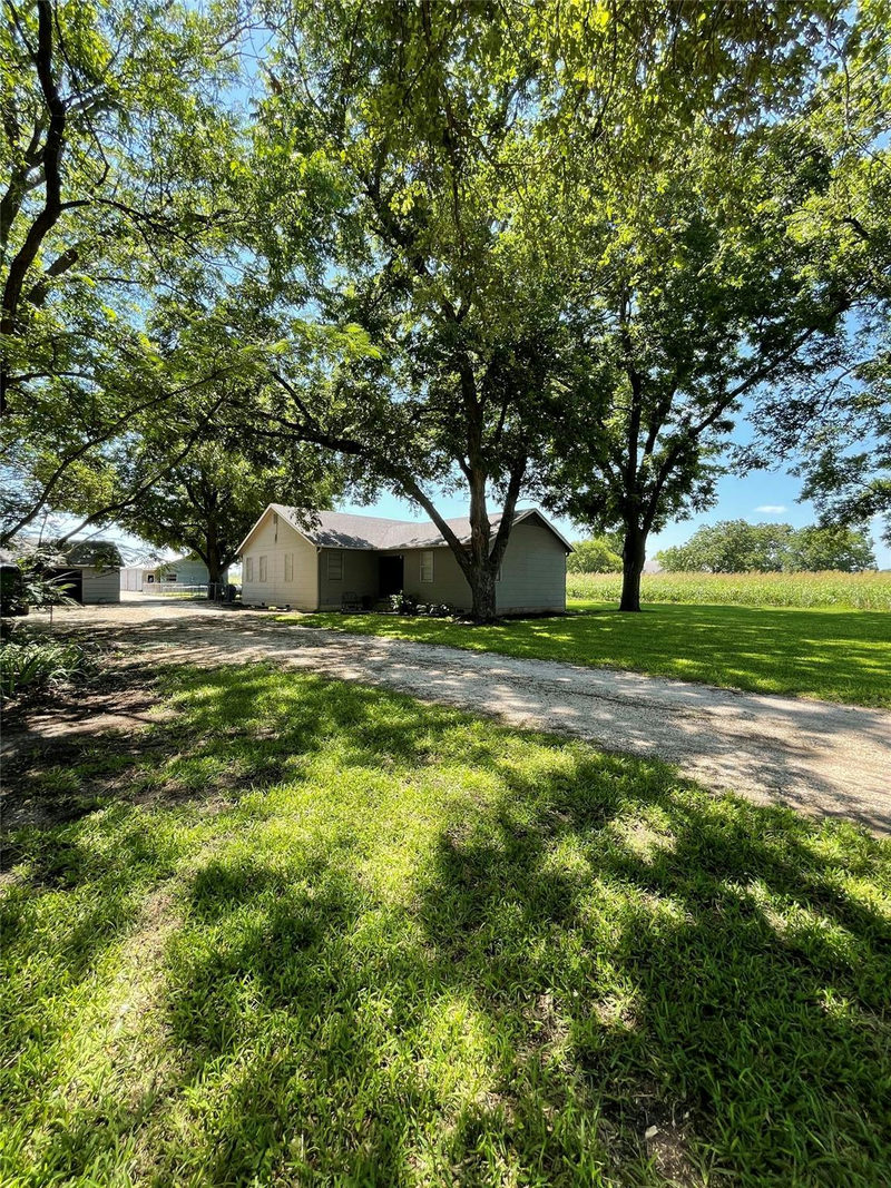 4213 N Main St — exterior