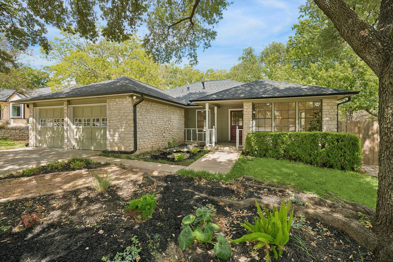 2102 Taylor Simonetti Ave — exterior