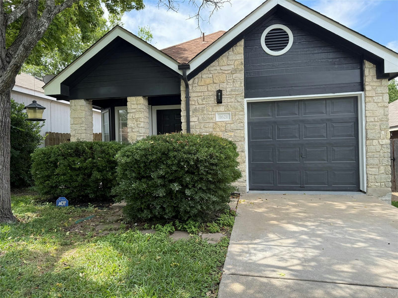 1621 Parkfield Cir — exterior