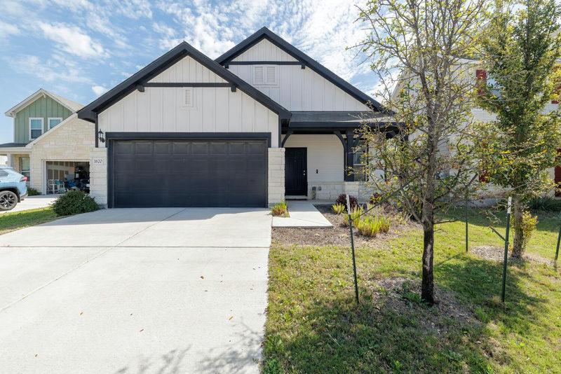 1620 Holly Lake Dr — exterior