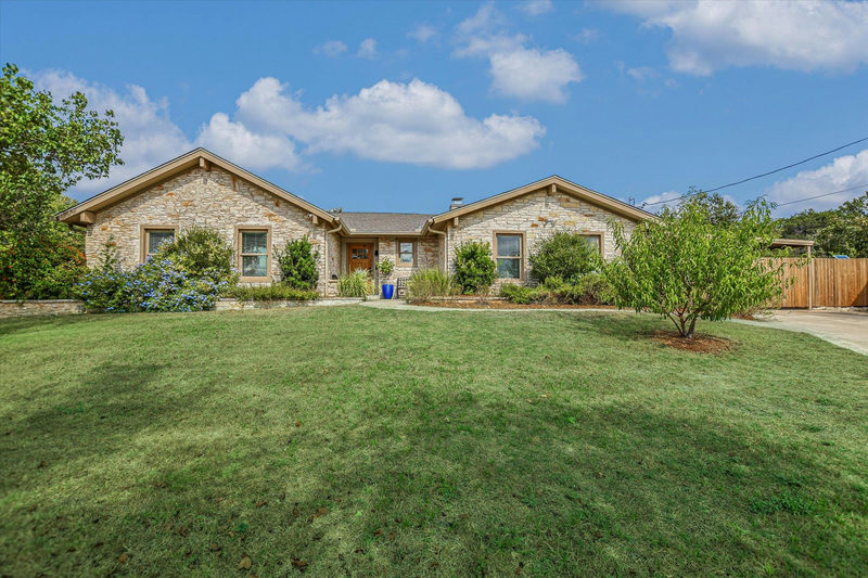 9000 Rock Way Dr — exterior