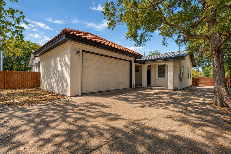 6707 Santos St — exterior