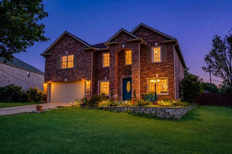200 S Prairie Ln — exterior