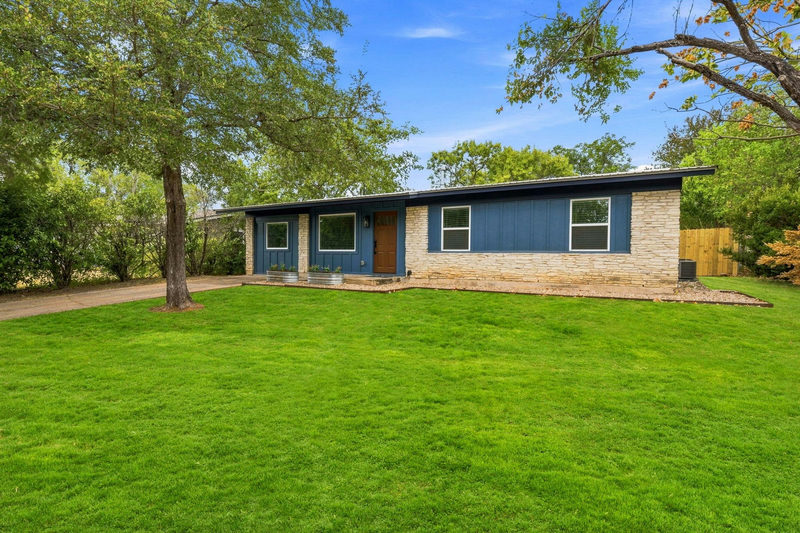 204 Chippendale Ave — exterior