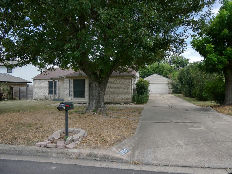 701 GREENWICH Pl — exterior