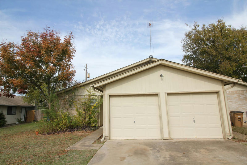 12818 Copper Cliff Ave — exterior