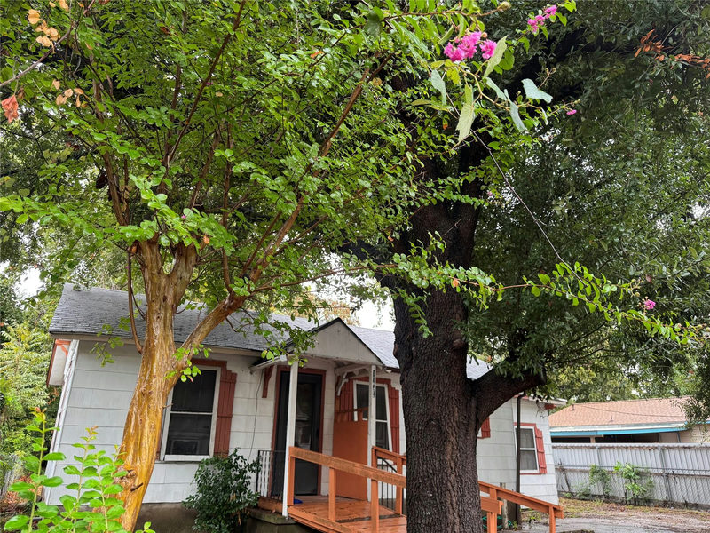 1115 Kirk Ave — exterior