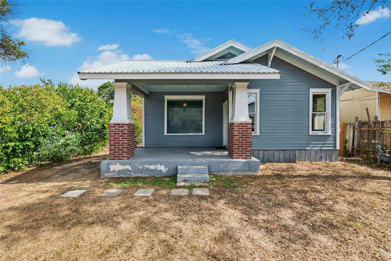7007 Bennett Ave — exterior