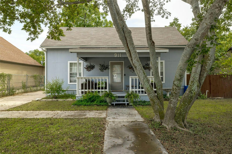 911 W 3rd St — exterior