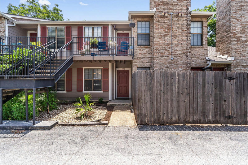2907 Pearl St #102 — exterior