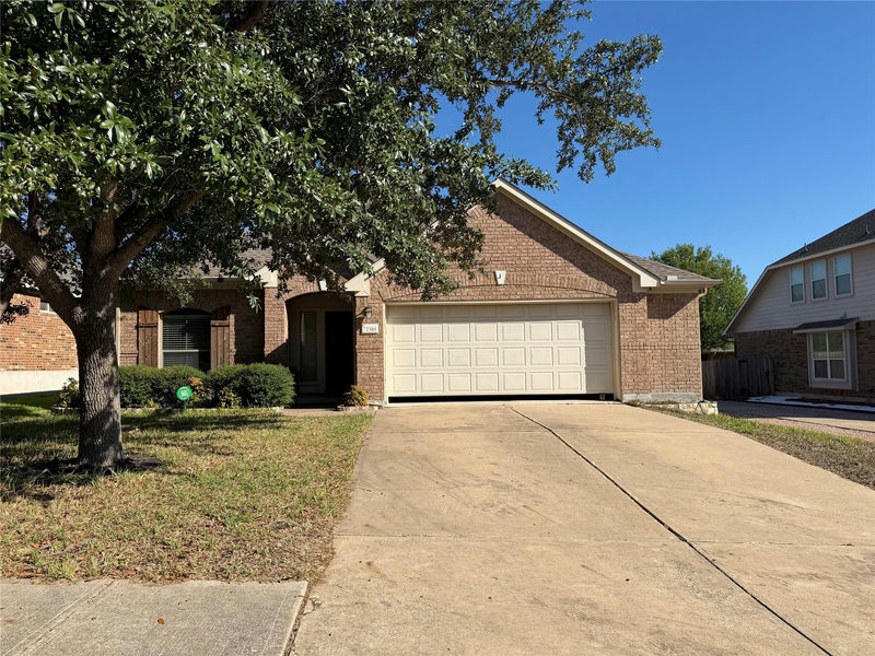 2316 Dovetail St — exterior