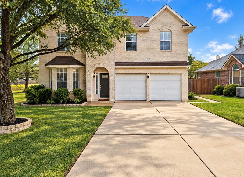 1105 Connemara Ln — exterior