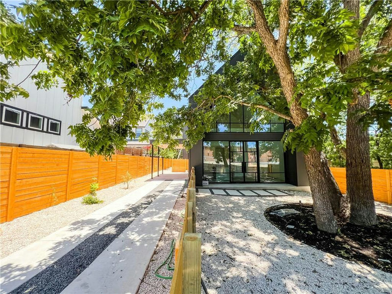 2604 Oaklawn Ave #2 — exterior