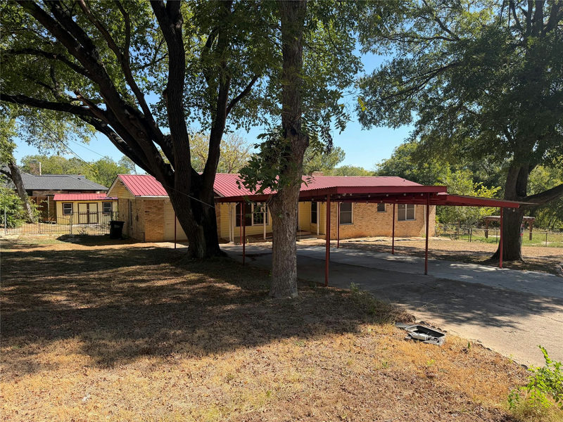 3602 Ferguson Ln — exterior