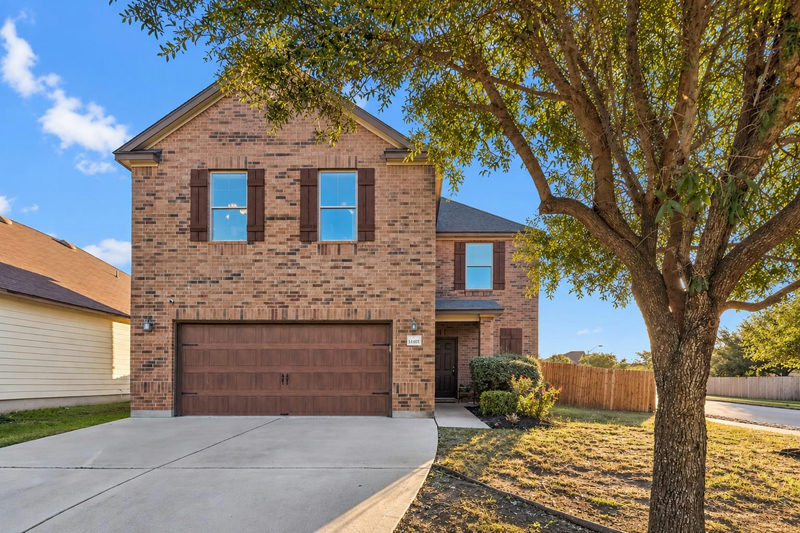 14401 Lake Victor Dr — exterior
