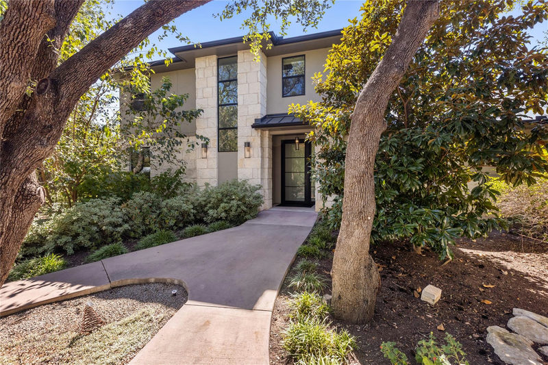 5615 McCarty Ln — exterior