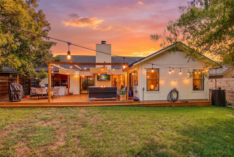 9706 Woodshire Dr — exterior