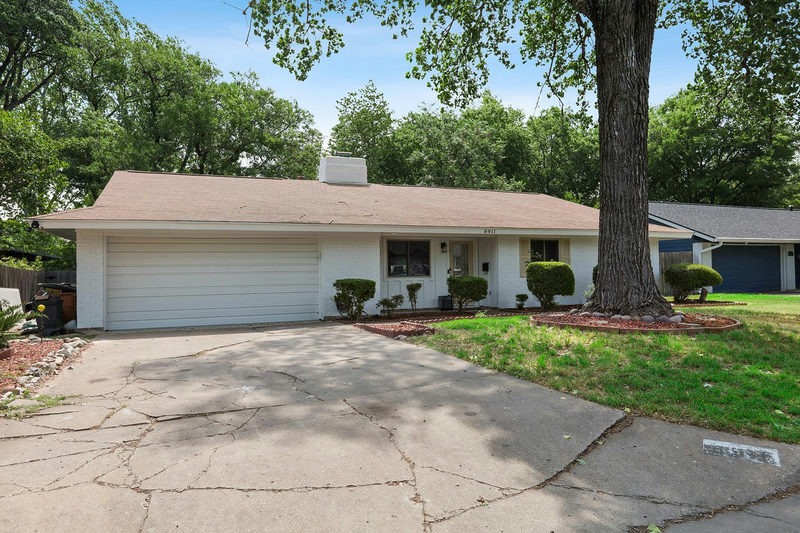 8911 Pointer Ln — exterior
