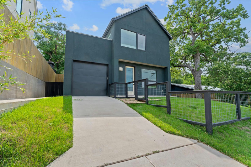 1202 Greenwood Ave — exterior