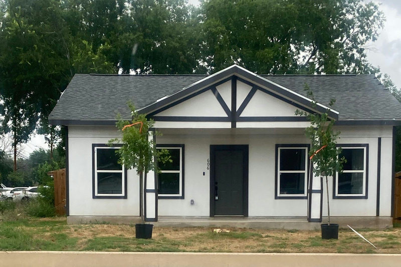606 Pecan Valley Dr — exterior