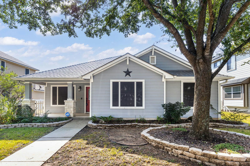 784 Sampson — exterior