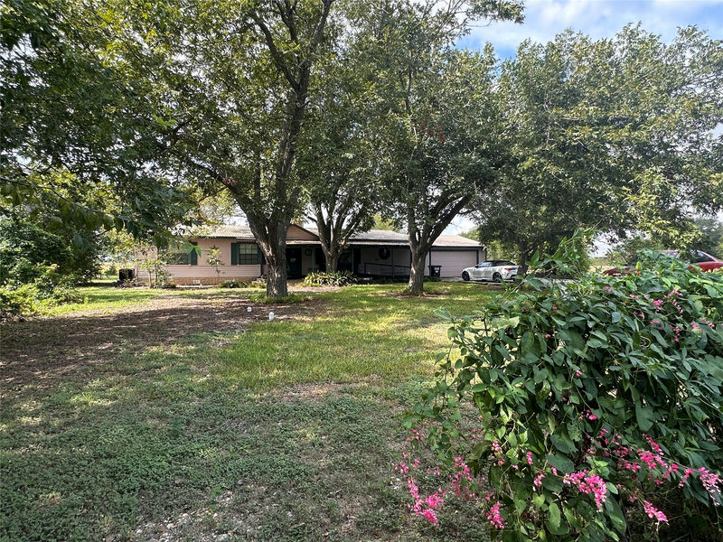 9732 FM 621 — exterior