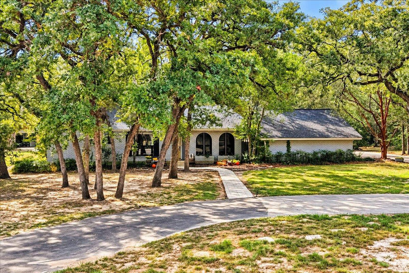 111 Post Oak Dr — exterior