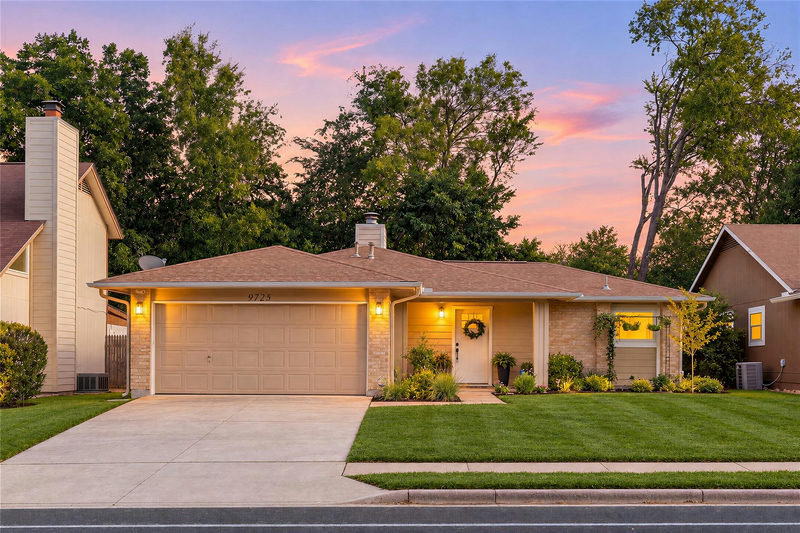 9725 Meadowheath Dr — exterior