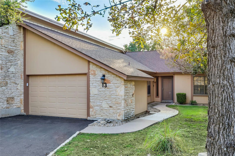 13 Oaks Pl — exterior
