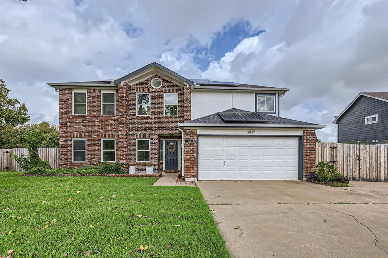 500 Hawthorne Ln — exterior