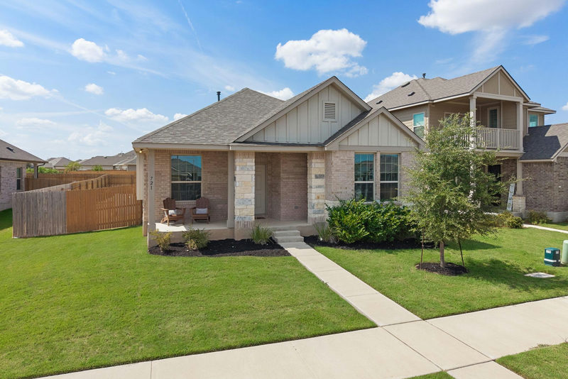 721 Paddock Ln — exterior