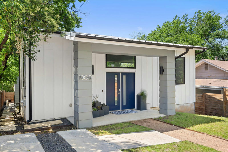 1909 E 9th St — exterior