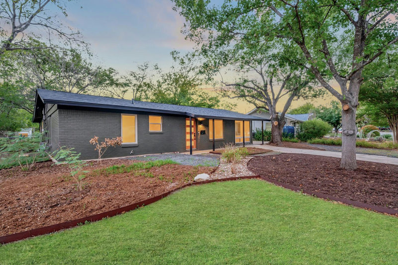 5348 Westminster Dr — exterior