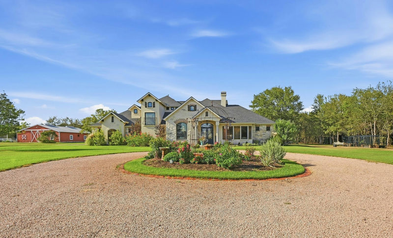450 Colorado Dr — exterior