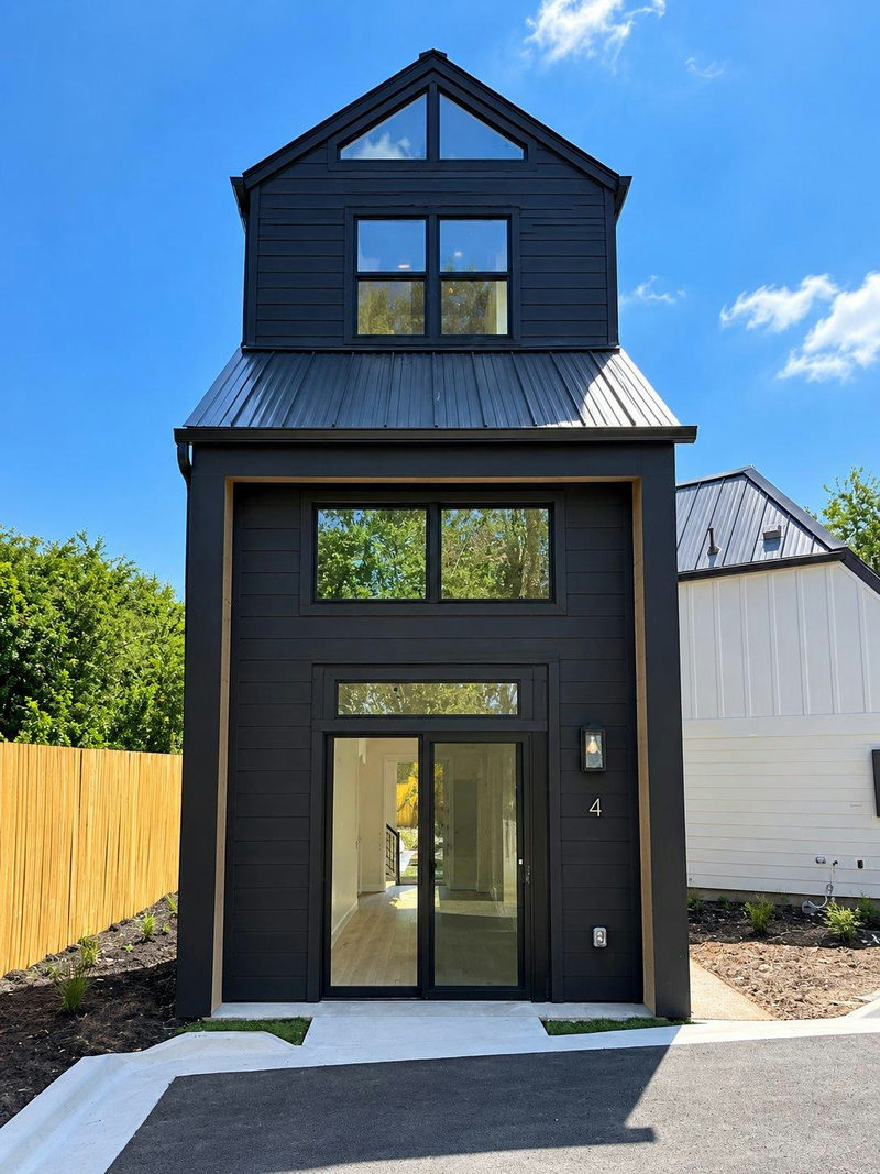 605 E 55th St #4 — exterior