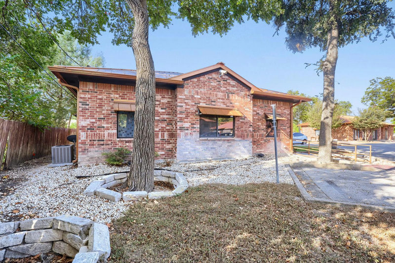 821 Grand Avenue Pkwy #301 — exterior